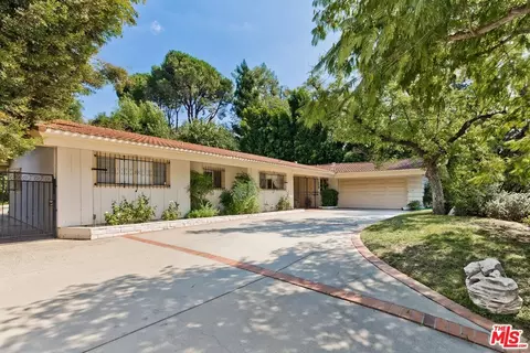 4046 Sapphire Dr, Encino, CA 91436