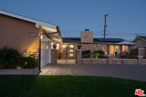 11322 Davenport Rd, Los Alamitos, CA 90720