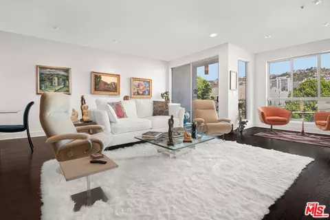 817 N Alfred St #302, Los Angeles, CA 90069