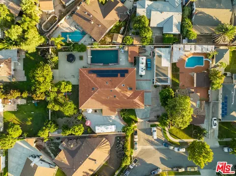 230 N Meyer St, San Fernando, CA 91340