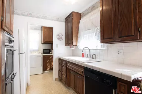17136 Strathern St, Van Nuys, CA 91406 photo 8