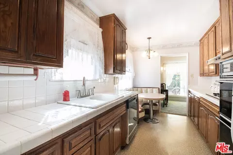 17136 Strathern St, Van Nuys, CA 91406 photo 6