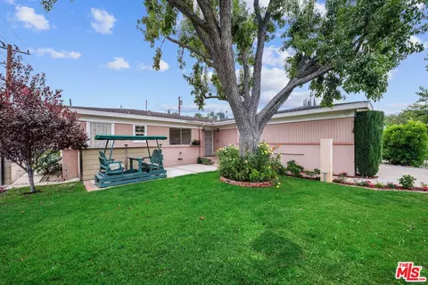 6120 Le Sage Ave, Woodland Hills, CA 91367
