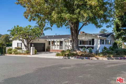 11501 Dona Dorotea Dr, Studio City, CA 91604