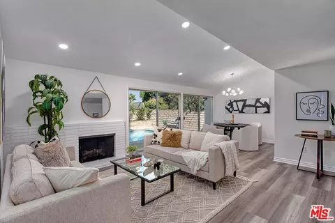 20405 Califa St, Woodland Hills, CA 91367