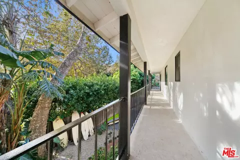 30601 Sicomoro Dr, Malibu, CA 90265