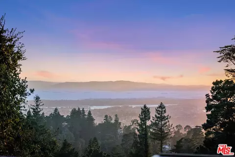 9033 Skyline Blvd, Oakland, CA 94611