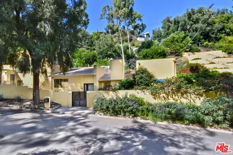1225 Rancheros Rd, Pasadena, CA 91103