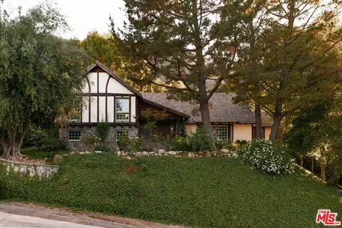 15 Round Up Rd, Bell Canyon, CA 91307