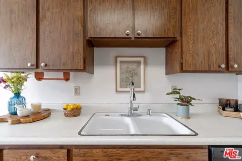 320 E Stocker St #220, Glendale, CA 91207 photo 12