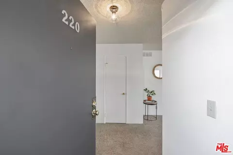 320 E Stocker St #220, Glendale, CA 91207 photo 2