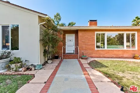 353 Tamarac Dr, Pasadena, CA 91105 photo 3