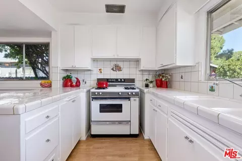 353 Tamarac Dr, Pasadena, CA 91105 photo 30