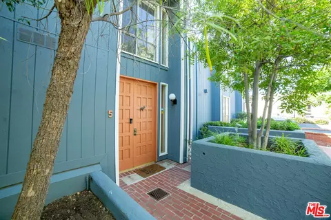 17711 Margate St #5, Encino, CA 91316