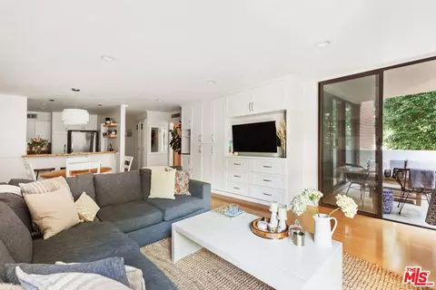 11750 W Sunset Blvd #201, Los Angeles, CA 90049