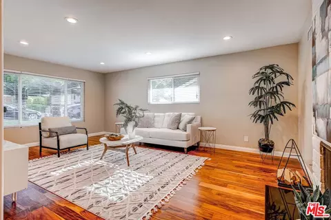 3974 Abella St, Glendale, CA 91214 photo 2