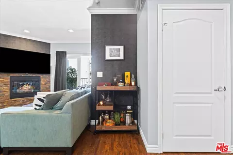 5633 Carlton Way #502, Los Angeles, CA 90028