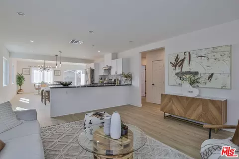 2006 W 95th St, Los Angeles, CA 90047