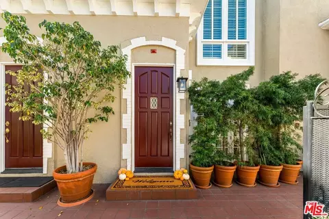 1242 Berkeley St #12, Santa Monica, CA 90404