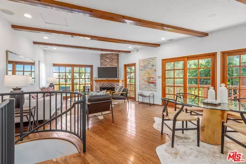 11577 Laurelcrest Dr, Studio City, CA 91604
