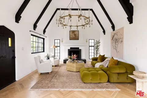 102 Fowling St, Playa Del Rey, CA 90293