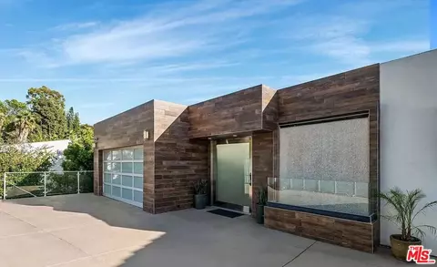 6318 Quebec Dr, Los Angeles, CA 90068