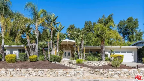 5561 El Canon Ave, Woodland Hills, CA 91367