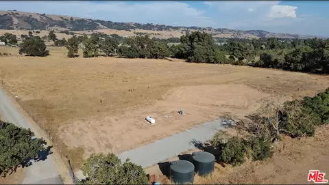 2590 Roop Rd, Gilroy, CA 95020 photo 2