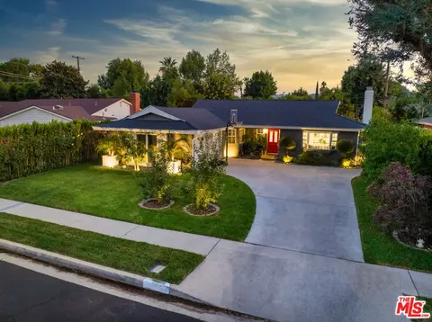 23720 Bessemer St, Woodland Hills, CA 91367