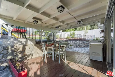 9746 Hillhaven Ave, Tujunga, CA 91042 photo 18