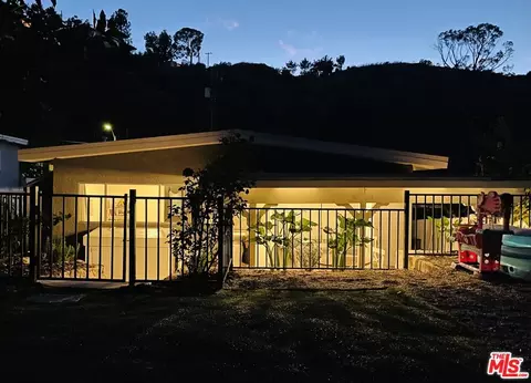 9746 Hillhaven Ave, Tujunga, CA 91042