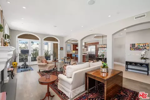 420 S Hamel Rd #PH2, Los Angeles, CA 90048