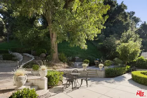 2480 E Chevy Chase Dr, Glendale, CA 91206 photo 42