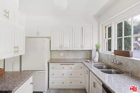 2480 E Chevy Chase Dr, Glendale, CA 91206 photo 21