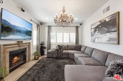 20300 Vanowen St #12, Winnetka, CA 91306