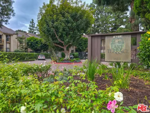 16211 Downey Ave #8, Paramount, CA 90723