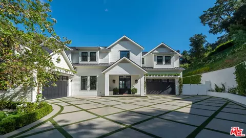 15970 Royal Oak Rd, Encino, CA 91436