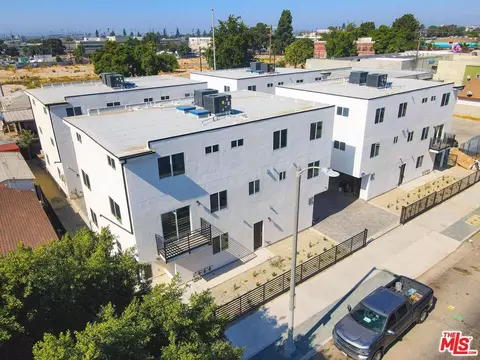 5869 S San Pedro St, Los Angeles, CA 90003