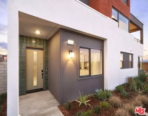 26855 Goldfinch Ln, Valencia, CA 91381