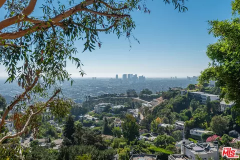 8800 Hollywood Blvd, Los Angeles, CA 90069
