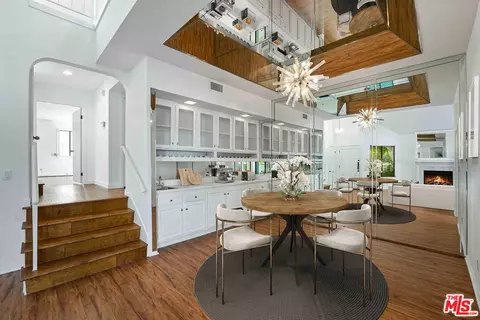 18743 Hatteras St #7, Tarzana, CA 91356