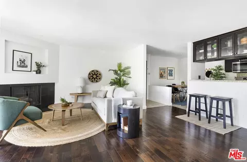 11640 Woodbridge St #302, Studio City, CA 91604