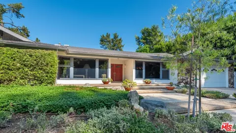 16065 Jeanne Ln, Encino, CA 91436