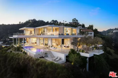 8201 Bellgave Pl, Los Angeles, CA 90069