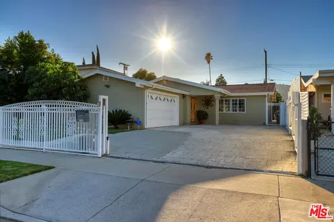 10429 Jordan Ave, Chatsworth, CA 91311