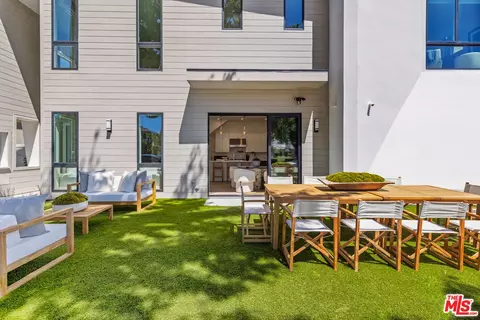 3226 S Barrington Ave, Los Angeles, CA 90066