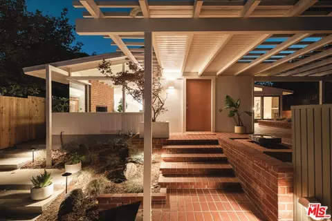 11688 Laurelwood Dr, Studio City, CA 91604