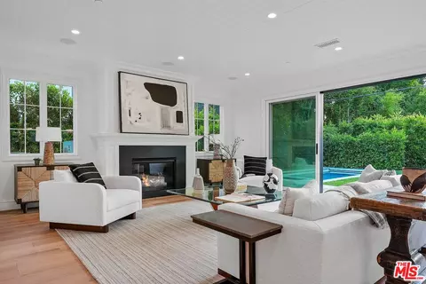 123 N Anita Ave, Los Angeles, CA 90049