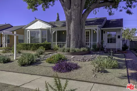 6715 Mclennan Ave, Lake Balboa, CA 91406