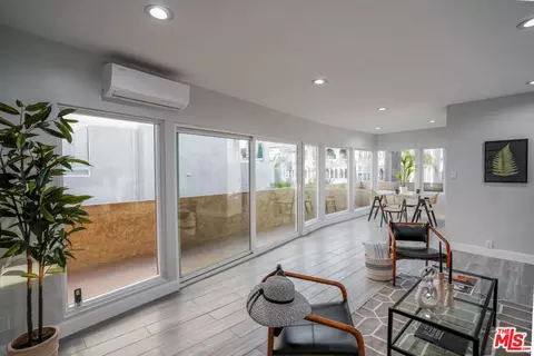 1020 E Granville Ave #209, Los Angeles, CA 90049